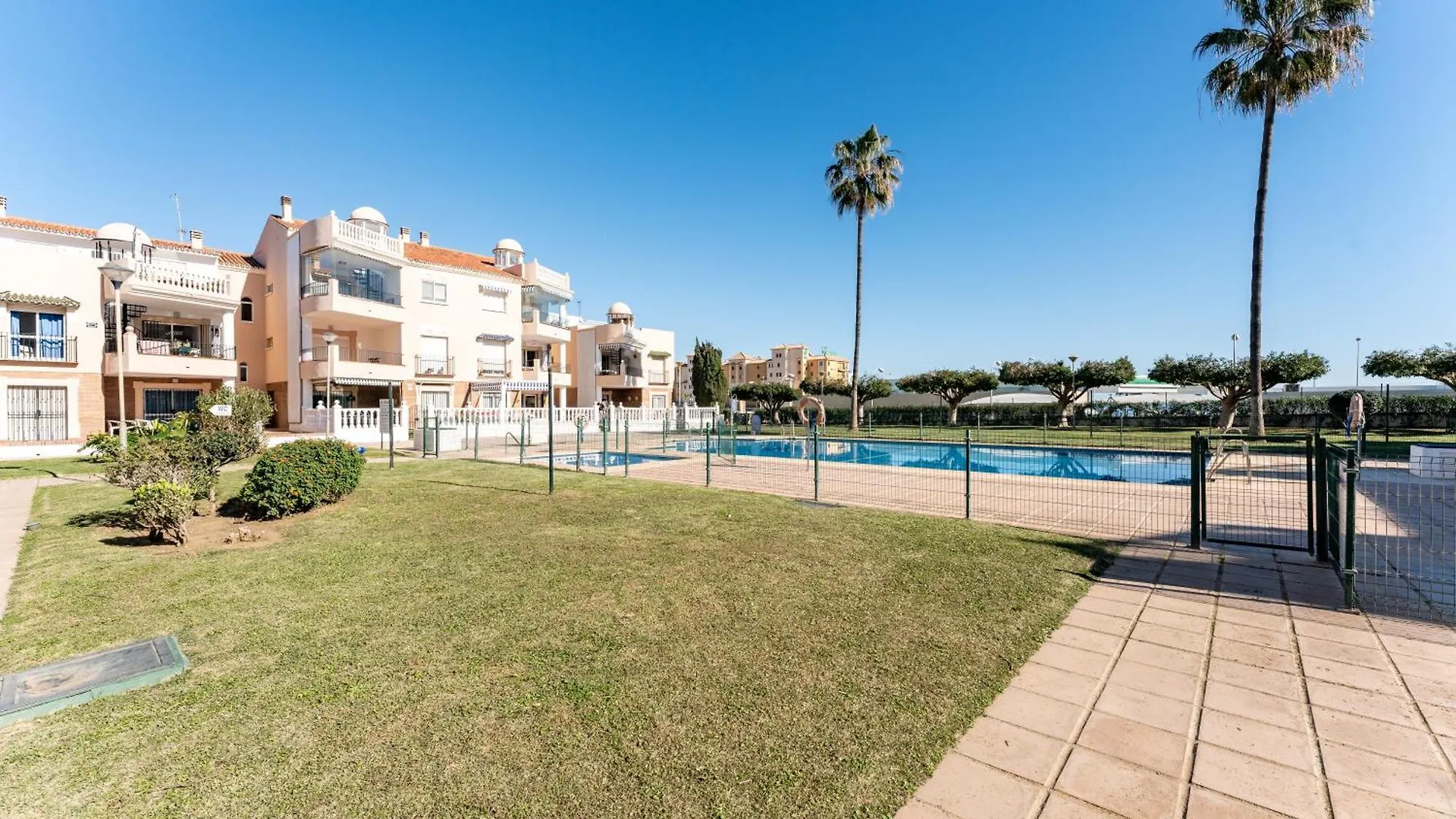 Bajo En Fuengirola Con Vistas Al Mar Apartment